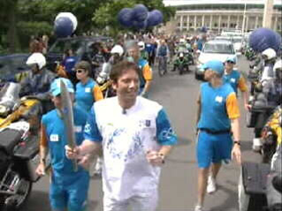 Andreas Franke mit dem olympischen Feuer